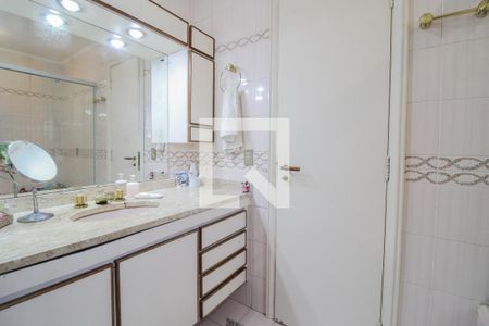 Apartamento à venda com 300m², 3 quartos e 4 vagas Apartamento à venda com 300m², 3 quartos e 4 vagasBanheiro da Suíte