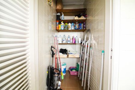 Apartamento à venda com 300m², 3 quartos e 4 vagas Apartamento à venda com 300m², 3 quartos e 4 vagasDespensa Área de Serviço