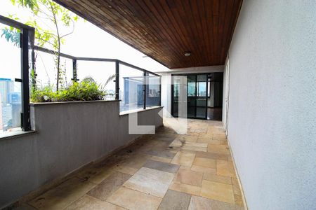 Apartamento à venda com 300m², 3 quartos e 4 vagas Apartamento à venda com 300m², 3 quartos e 4 vagasVaranda