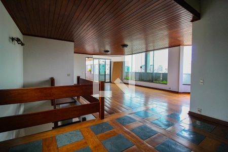 Apartamento à venda com 300m², 3 quartos e 4 vagas Apartamento à venda com 300m², 3 quartos e 4 vagasSala de TV