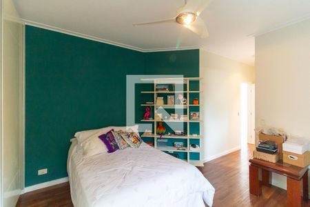 Casa à venda com 413m², 5 quartos e 3 vagas Casa à venda com 413m², 5 quartos e 3 vagasQuarto 2 - Suíte