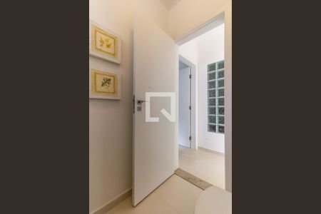 Casa à venda com 413m², 5 quartos e 3 vagas Casa à venda com 413m², 5 quartos e 3 vagasLavabo 2