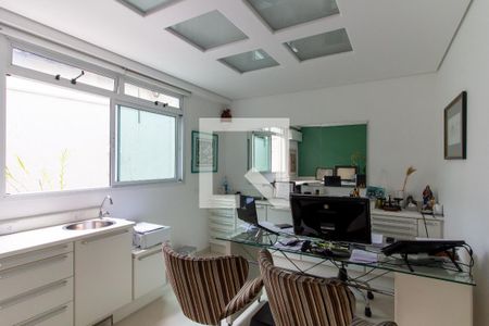 Casa à venda com 413m², 5 quartos e 3 vagas Casa à venda com 413m², 5 quartos e 3 vagasEscritório