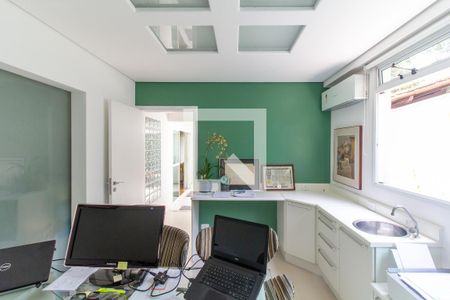 Casa à venda com 413m², 5 quartos e 3 vagas Casa à venda com 413m², 5 quartos e 3 vagasEscritório