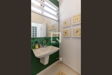 Casa à venda com 413m², 5 quartos e 3 vagas Casa à venda com 413m², 5 quartos e 3 vagasLavabo 2