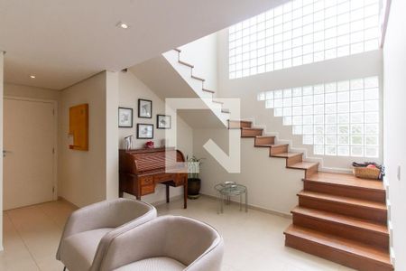 Casa à venda com 413m², 5 quartos e 3 vagas Casa à venda com 413m², 5 quartos e 3 vagasEscada