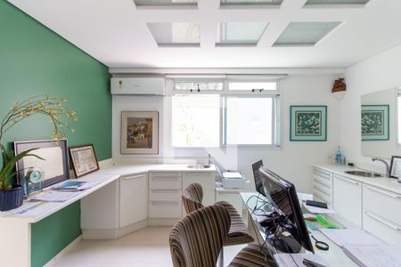 Casa à venda com 413m², 5 quartos e 3 vagas Casa à venda com 413m², 5 quartos e 3 vagasEscritório