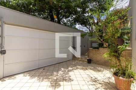 Casa à venda com 413m², 5 quartos e 3 vagas Casa à venda com 413m², 5 quartos e 3 vagasGaragem