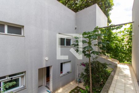 Casa à venda com 413m², 5 quartos e 3 vagas Casa à venda com 413m², 5 quartos e 3 vagasÁrea externa
