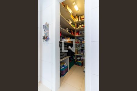 Casa à venda com 413m², 5 quartos e 3 vagas Casa à venda com 413m², 5 quartos e 3 vagasDespensa