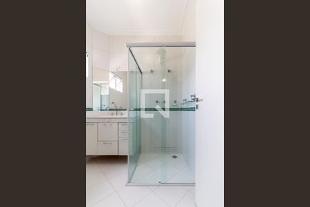 Casa à venda com 413m², 5 quartos e 3 vagas Casa à venda com 413m², 5 quartos e 3 vagasBanheiro da Suíte 3