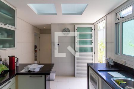 Casa à venda com 413m², 5 quartos e 3 vagas Casa à venda com 413m², 5 quartos e 3 vagasCozinha