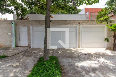 Casa à venda com 413m², 5 quartos e 3 vagas Casa à venda com 413m², 5 quartos e 3 vagasFachada