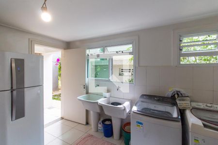 Casa à venda com 413m², 5 quartos e 3 vagas Casa à venda com 413m², 5 quartos e 3 vagasÁrea de Serviço