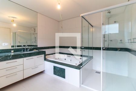 Casa à venda com 413m², 5 quartos e 3 vagas Casa à venda com 413m², 5 quartos e 3 vagasBanheiro da Suíte 5