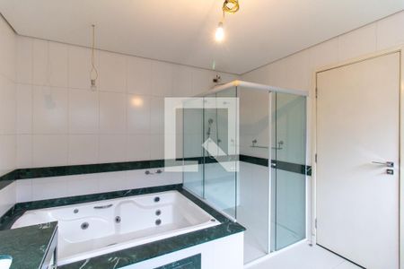 Casa à venda com 413m², 5 quartos e 3 vagas Casa à venda com 413m², 5 quartos e 3 vagasBanheiro da Suíte 5