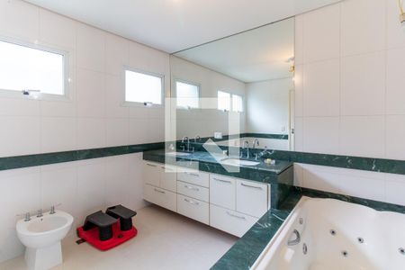 Casa à venda com 413m², 5 quartos e 3 vagas Casa à venda com 413m², 5 quartos e 3 vagasBanheiro da Suíte 5