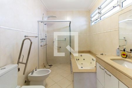 Casa à venda com 413m², 5 quartos e 3 vagas Casa à venda com 413m², 5 quartos e 3 vagasBanheiro da Suíte 1