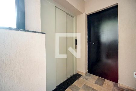 Apartamento à venda com 35m², 2 quartos e sem vaga Apartamento à venda com 35m², 2 quartos e sem vagaHall do elavador