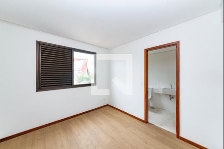 Apartamento à venda com 135m², 4 quartos e 3 vagasSuíte 2