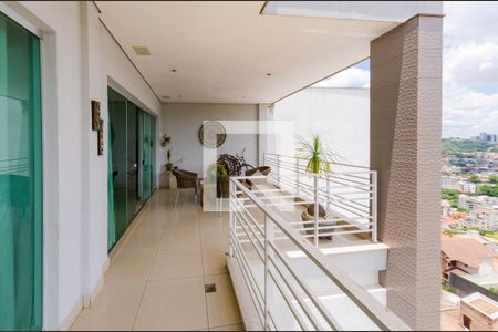 Casa à venda com 450m², 4 quartos e 3 vagasVaranda