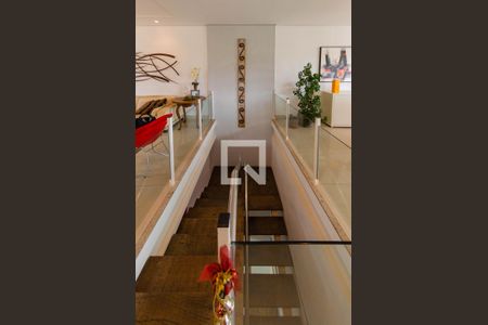 Casa à venda com 450m², 4 quartos e 3 vagasEscada