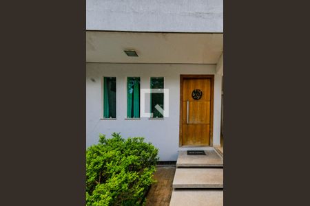 Casa à venda com 450m², 4 quartos e 3 vagasEntrada