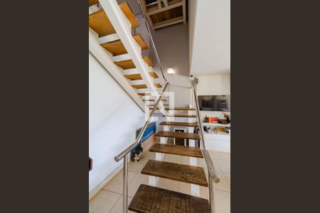 Casa à venda com 450m², 4 quartos e 3 vagasEscada