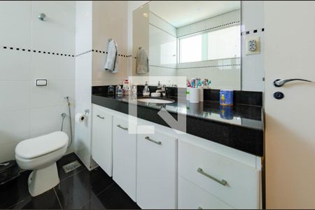 Casa à venda com 450m², 4 quartos e 3 vagasBanheiro suíte