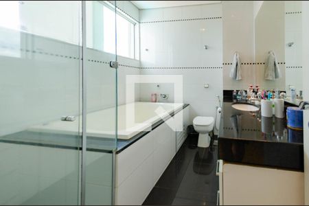 Casa à venda com 450m², 4 quartos e 3 vagasBanheiro suíte