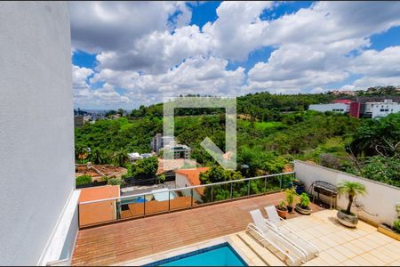 Casa à venda com 450m², 4 quartos e 3 vagasVista