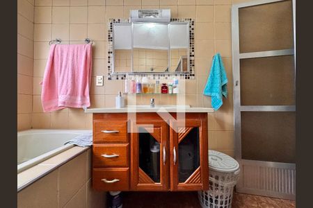 Casa à venda com 184m², 3 quartos e 2 vagas Casa à venda com 184m², 3 quartos e 2 vagasBanheiro