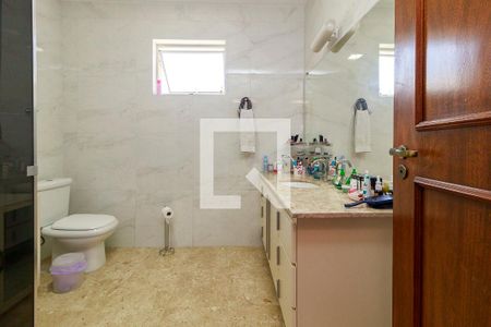 Casa à venda com 430m², 4 quartos e 4 vagas Casa à venda com 430m², 4 quartos e 4 vagasSuíte 3 - Banheiro
