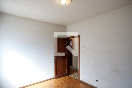 Casa à venda com 350m², 3 quartos e 3 vagas Casa à venda com 350m², 3 quartos e 3 vagasQuarto 2