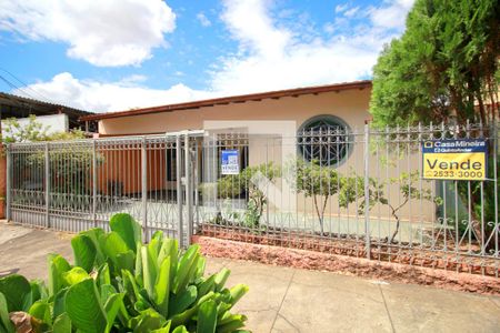 Casa à venda com 200m², 5 quartos e 2 vagasFachada