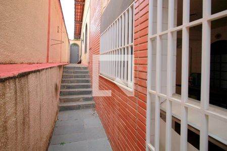 Casa à venda com 200m², 5 quartos e 2 vagasCorredor lateral