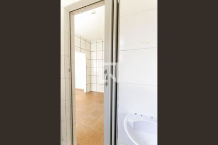 Casa à venda com 60m², 1 quarto e sem vaga Casa à venda com 60m², 1 quarto e sem vagaBanheiro