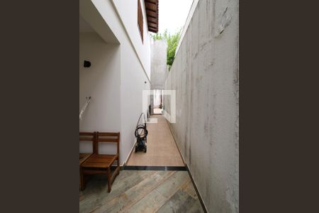 Casa à venda com 280m², 4 quartos e 5 vagasCorredor Lateral