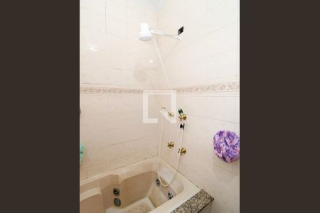 Casa à venda com 280m², 4 quartos e 5 vagasBanheiro da Suíte 1