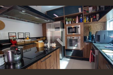 Casa de condomínio à venda com 657m², 5 quartos e 3 vagas Casa de condomínio à venda com 657m², 5 quartos e 3 vagasCozinha