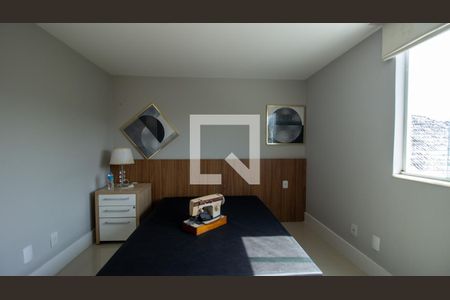 Casa de condomínio à venda com 657m², 5 quartos e 3 vagas Casa de condomínio à venda com 657m², 5 quartos e 3 vagasQuarto 1 do Sotão