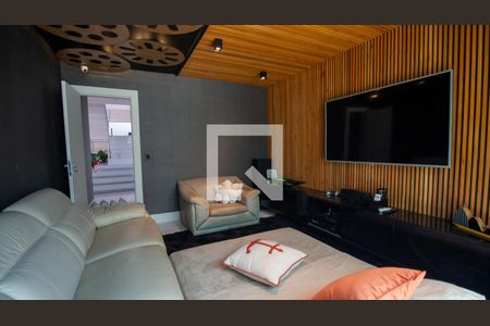 Casa de condomínio à venda com 657m², 5 quartos e 3 vagas Casa de condomínio à venda com 657m², 5 quartos e 3 vagasSala de Cinema
