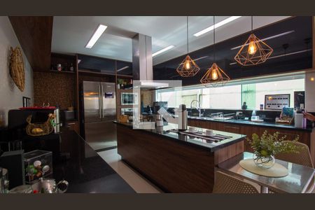 Casa de condomínio à venda com 657m², 5 quartos e 3 vagas Casa de condomínio à venda com 657m², 5 quartos e 3 vagasCozinha