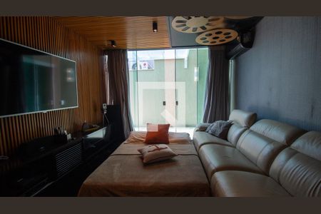 Casa de condomínio à venda com 657m², 5 quartos e 3 vagas Casa de condomínio à venda com 657m², 5 quartos e 3 vagasSala de Cinema