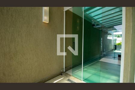 Casa de condomínio à venda com 657m², 5 quartos e 3 vagas Casa de condomínio à venda com 657m², 5 quartos e 3 vagasVaranda da Sala de Cinema