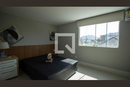 Casa de condomínio à venda com 657m², 5 quartos e 3 vagas Casa de condomínio à venda com 657m², 5 quartos e 3 vagasQuarto 1 do Sotão