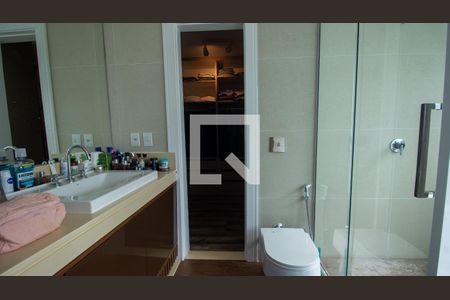 Casa de condomínio à venda com 657m², 5 quartos e 3 vagas Casa de condomínio à venda com 657m², 5 quartos e 3 vagasBanheiro da Suíte 3