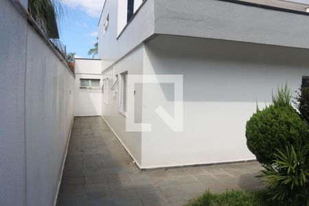 Casa à venda com 360m², 3 quartos e 6 vagasQuintal