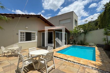 Casa de condomínio à venda com 360m², 4 quartos e 4 vagasPiscina