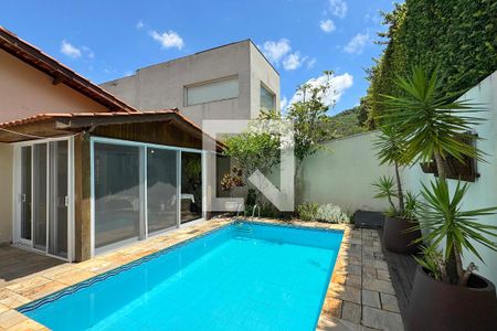Casa de condomínio à venda com 360m², 4 quartos e 4 vagasPiscina